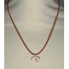 Collier cordon cire orange + charm  coquillage pêche et blanc .