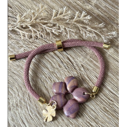 Bracelet coulissant Pampille mauve et doré + charm .