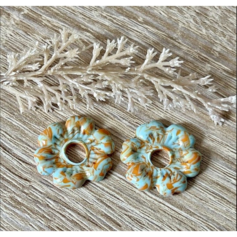 Pampilles interchangeables " Fleur soleil d'ambre "Bleu ciel et orange 25 mm . Pampilles interchangeables " Fleur soleil d'ambre "Bleu ciel et orange 25 mm .