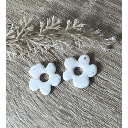 Pampilles interchangeables " Nuafleur" Blanche paillettes doré  20 mm .
