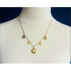 Pendentif 5 breloques .
