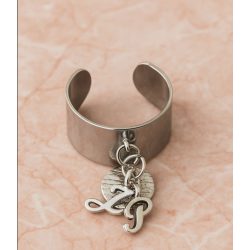 Bague breloque alphabet en acier inoxydable réglable .