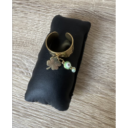 Bague réglable en acier inoxydable doré + 2 charms .