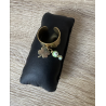 Bague réglable en acier inoxydable doré + 2 charms .