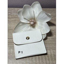 Pochette à bijoux simili cuir .