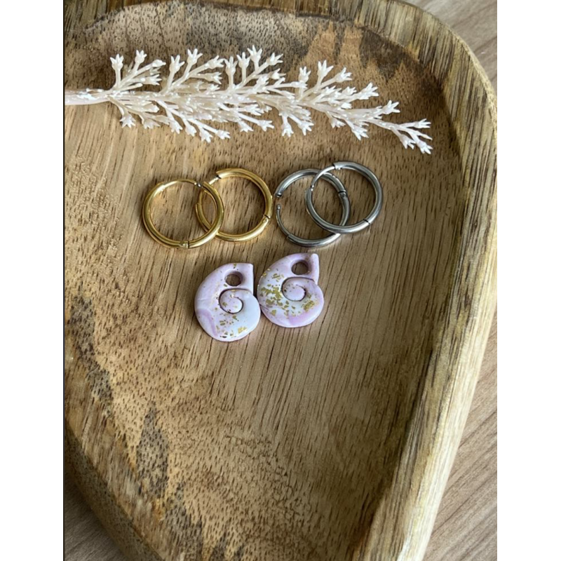 Pampilles interchangeables " coquillage "1,5/ 20mm marbré mauve et blanc . Pampilles interchangeables " coquillage "1,5/ 20mm marbré mauve et blanc .